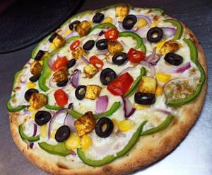 Tangy Achari Pizza