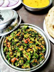 Crispy Bhindi Dry Fry Sabzi
