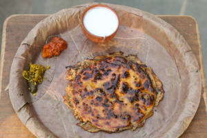Pyaaz Tamaatar de Paratha (Spicy)