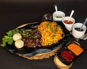 Veg Manchurian + Noodles Platter