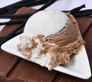 Chocolate Vanilla (500 ml Ice cream)