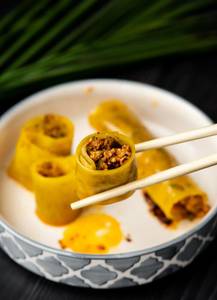 Dry Laphing Chicken (6 Pcs)