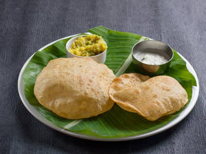 Poori (3 Nos) With Curry