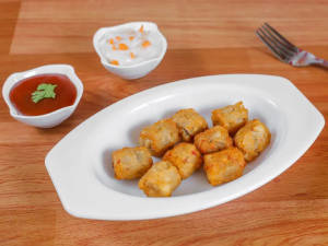 Chilli Garlic Potato Shots With Mayo Dip (12pcs)