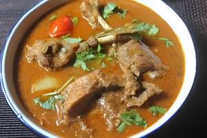 Varutharecha Chicken Curry  