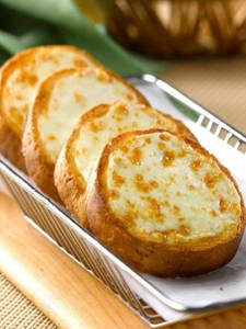Rounded Cheese Garlic Bread+cheesy Dip