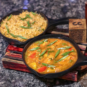 Burnt Garlic Rice With Paneer Chilly