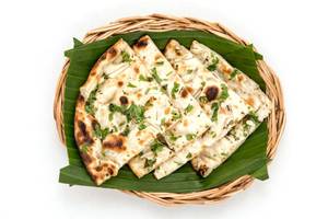 Cheese Naan With Gravy