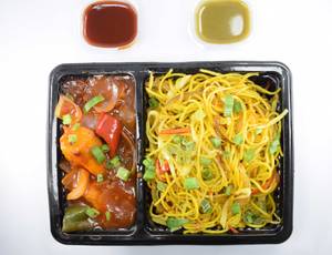 Chilli Paneer Gravy + Noodles