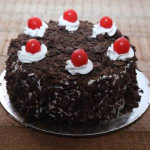 Chocolate with Black and White Choco Chips Cake [500 grams]                                                                                                