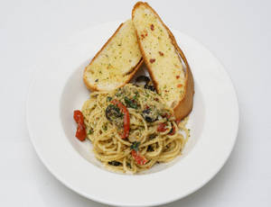 Basil Aglio E Olio Pasta