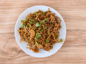 Chicken Noodles With Tomoto Sous