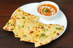 Cheese Naan with Gravy    