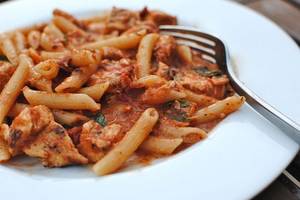 Chicken Pasta in Red Sauce