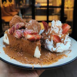 Lotus Biscoff & Strawberries Cheesecake (with European Strawberries)