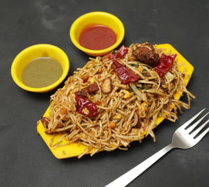 Schezwan Chicken Noodles