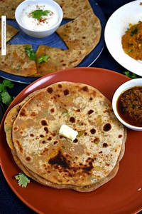 1pc Paneer Pyaz Paratha With Curd & Pickle