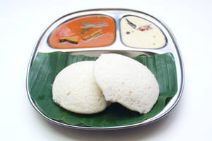 Idli Sambhar (Served with Chutney)       