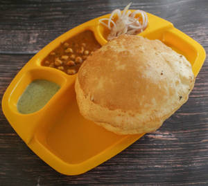 Chole Bhature [2 Bhature]
