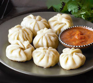 Veg Momos (10 Pcs)