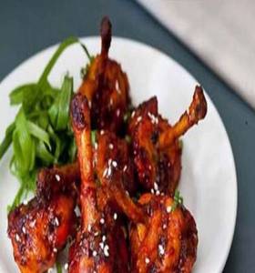 Chicken Lollipops With Hot Garlic Sauce (4 Pcs)