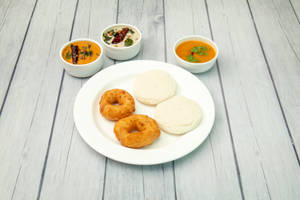 Idli (2 Pcs) + Vada (2 Pcs)