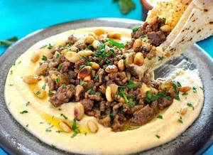 Traditional Hummus Pita With Chicken