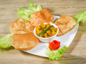 Aloo Poori (4 Pcs)