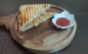 Crunchy Chicken Cheese Sandwich
