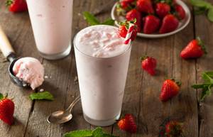 Strawberry Milkshake (350ml)