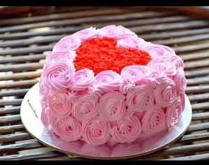 Strawberry Cake (Heart Shape) (1kg)