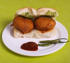 Makka Palak Schezwan Vada Pav