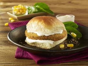 Makkai Palak Vada Pav