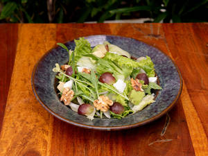 Veg Arugula, Avo & Walnut Salad