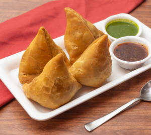 Paneer Samosa with Chatni