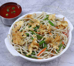Egg Hakka Noodles
