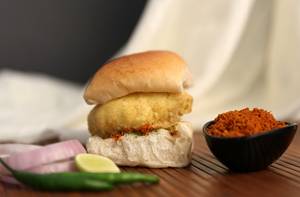Vada Pav (1 Pc)
