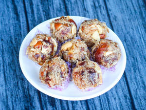 Dry Fruit Laddu (Cho)