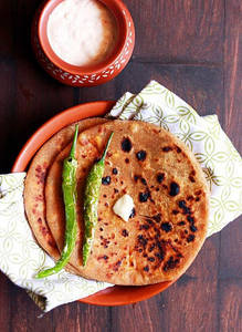 Paneer Paratha With Dal Makhni