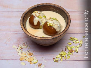 Gulab Jamun With Rabdi
