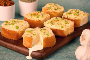 Garlic Bread With Melted Cheese