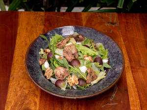 Non Veg Arugula, Avo & Walnut Salad