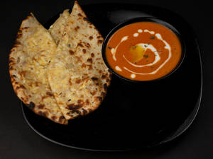 Cheese Naan With Gravy