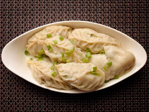 Steamed Chicken Momos (6 Pcs)