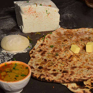 Cheese Naan with Gravy 