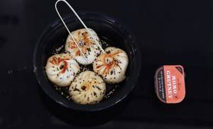 Veg Pan Fried Baozi Momos (4 Pcs)