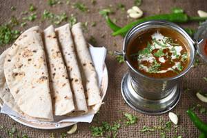 Dal Makhani With 4 Tawa  Butter Roti