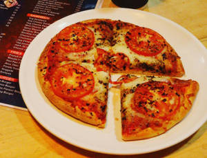 8" Tomato Cheese And Paneer Pizza