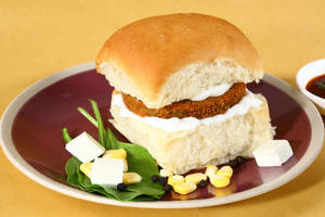 Makka Palak Vada Pav