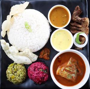 Fish Curry Meals With Fish Fry